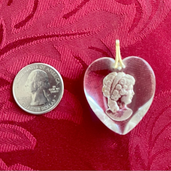 Vintage Glass Cameo Heart Pendant Measures 1.66" Very Pretty! Good Condition - Picture 4 of 4